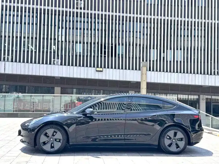 Tesla Model 3 — фото 7