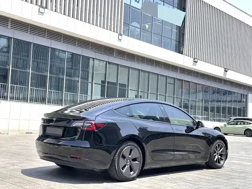 Tesla Model 3 — фото 9