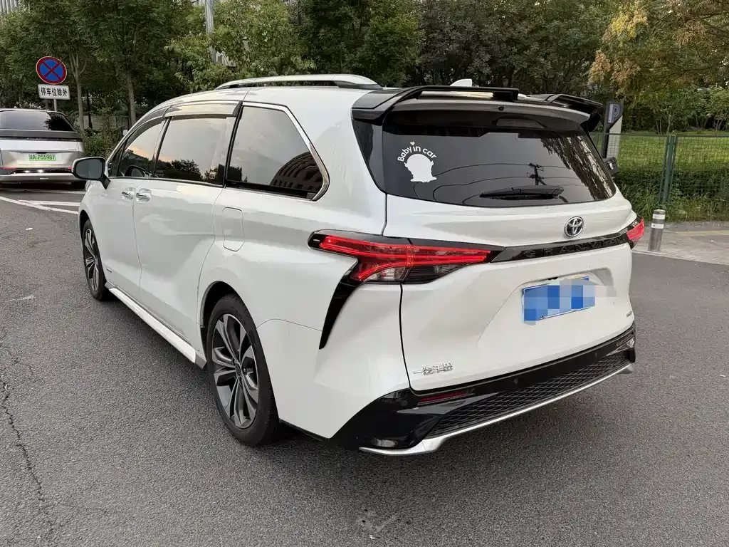 Toyota Granvia — фото 9