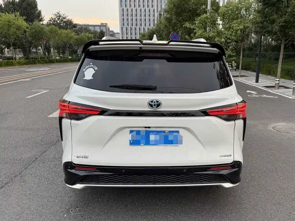Toyota Granvia — фото 7
