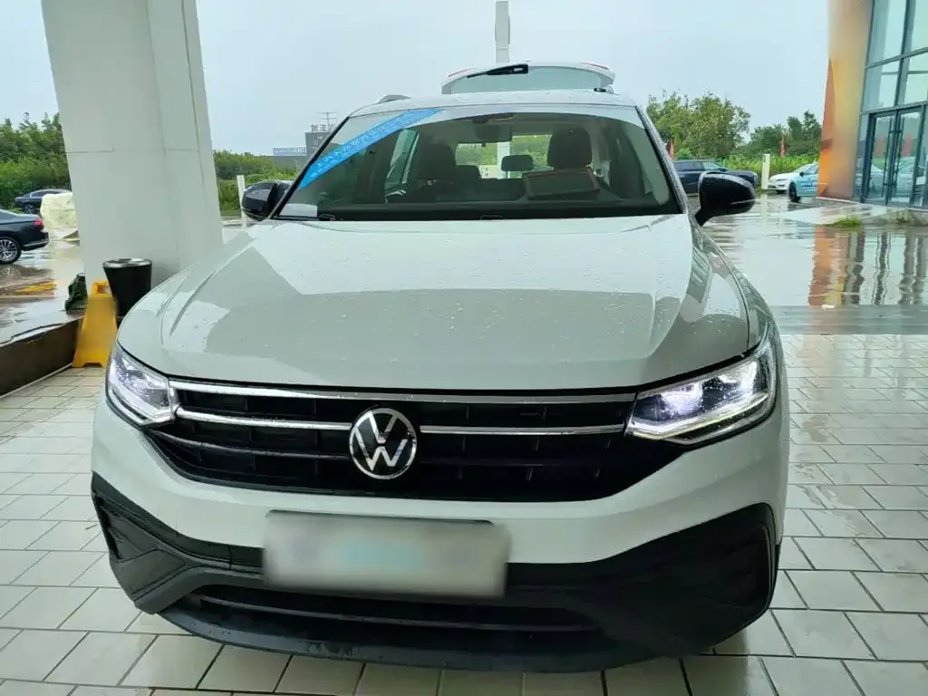 Volkswagen Tiguan L — фото 2