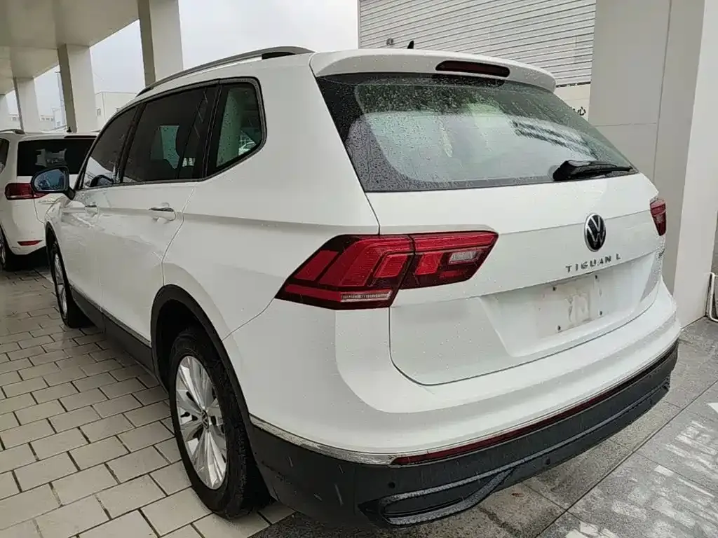 Volkswagen Tiguan L — фото 8