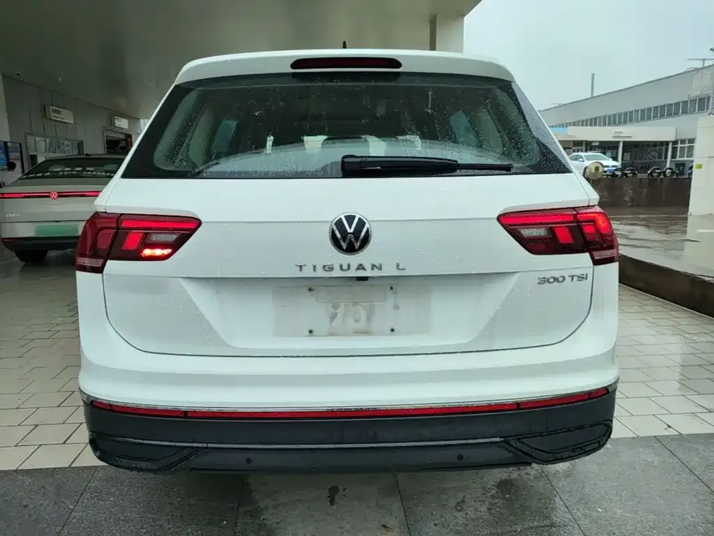 Volkswagen Tiguan L — фото 10