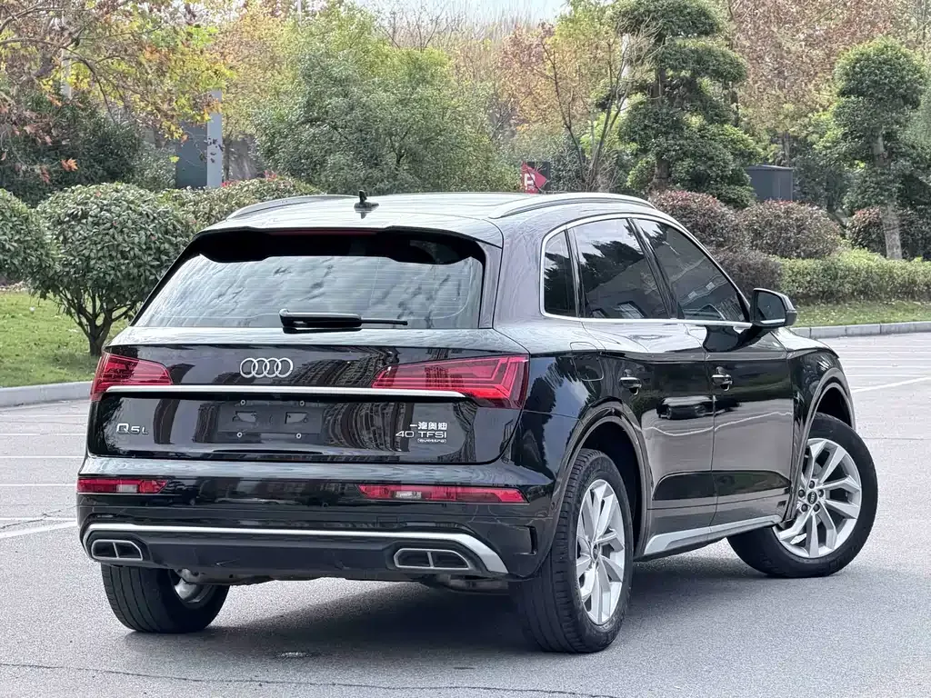 Audi Q5L — фото 9