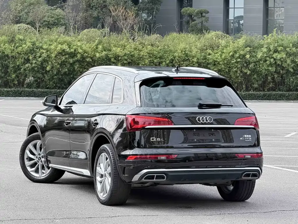 Audi Q5L — фото 3