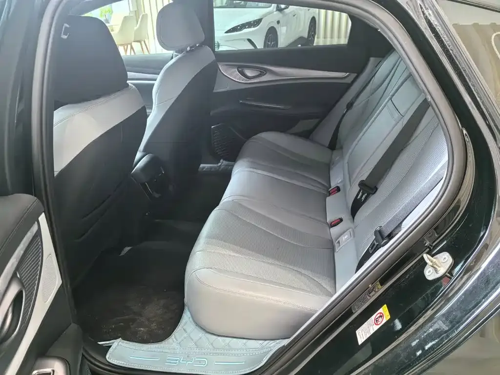 BYD Seal — фото 8
