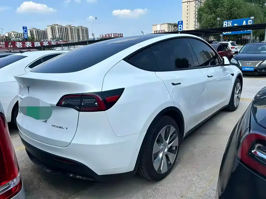 Tesla Model Y — фото 5