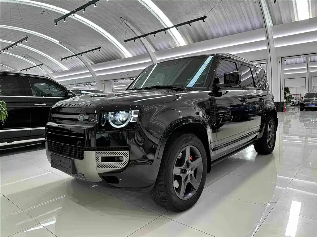 Land Rover Defender — фото 1