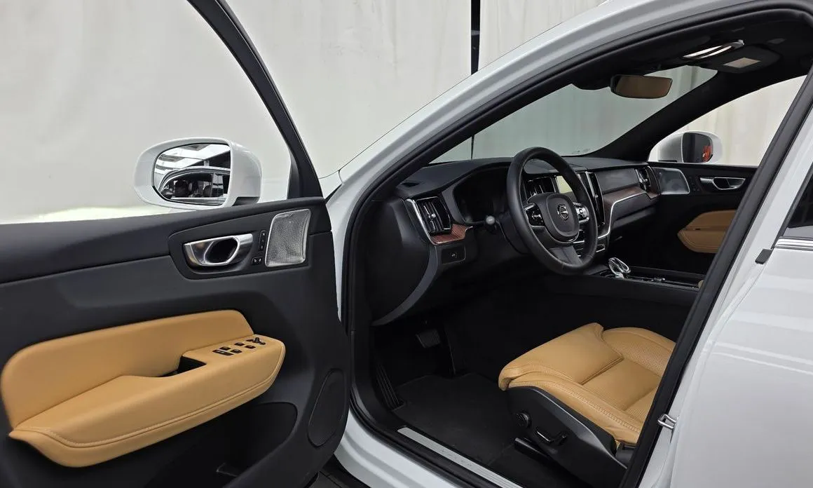Volvo XC60 — фото 4