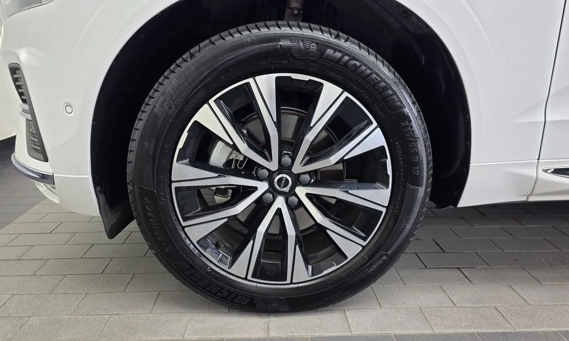 Volvo XC60 — фото 10