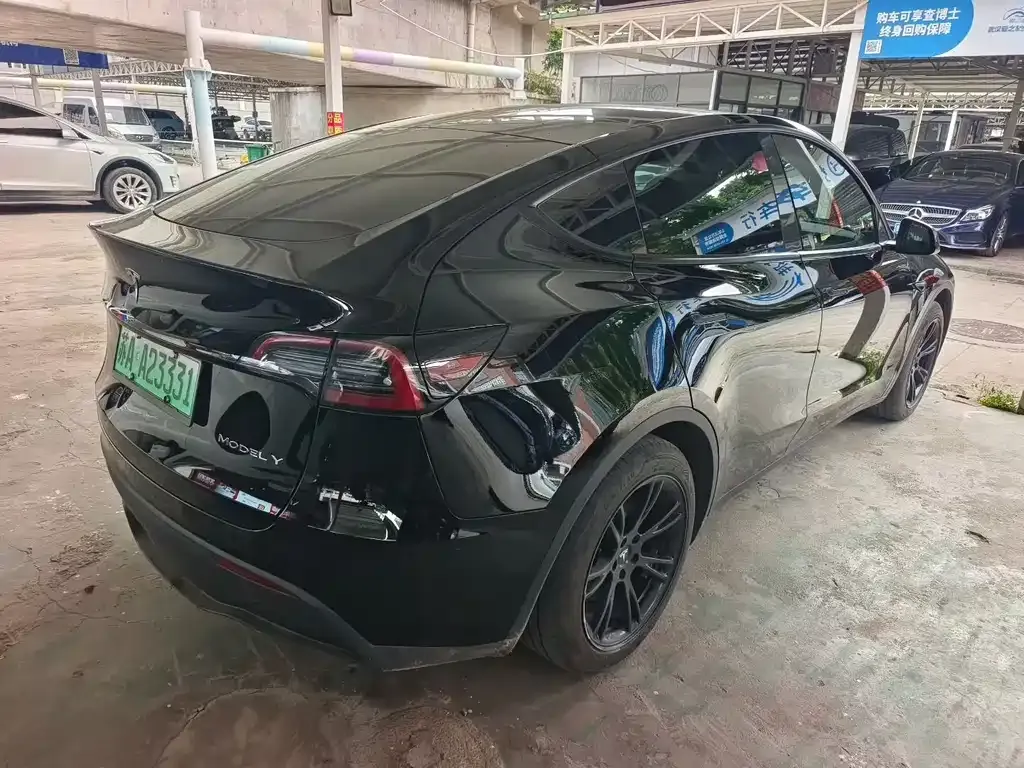 Tesla Model Y — фото 8