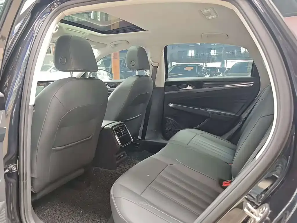 Volkswagen Passat — фото 6