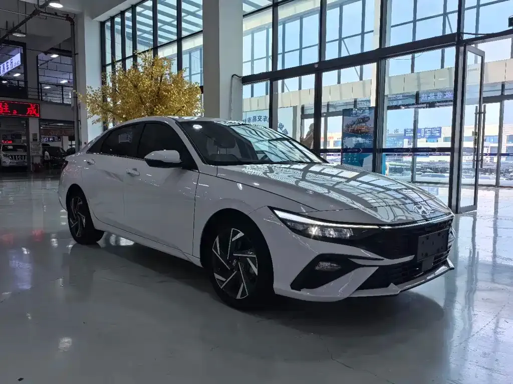 Hyundai Elantra — фото 5