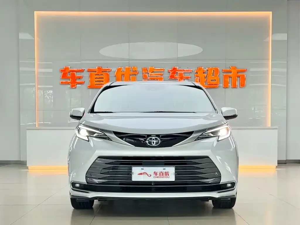 Toyota Sienna — фото 2