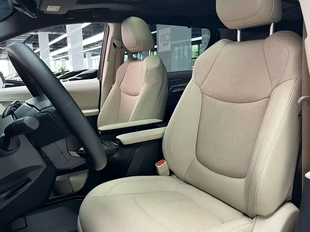 Toyota Sienna — фото 4