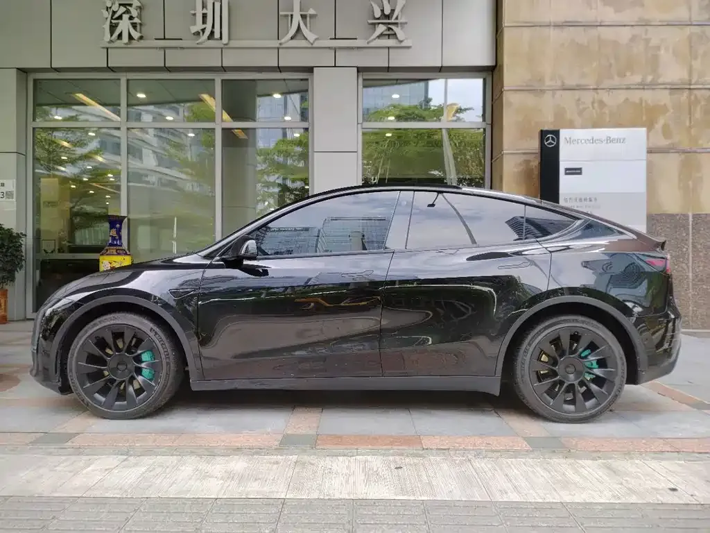 Tesla Model Y — фото 9