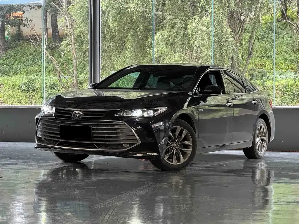 Toyota Avalon — фото 1