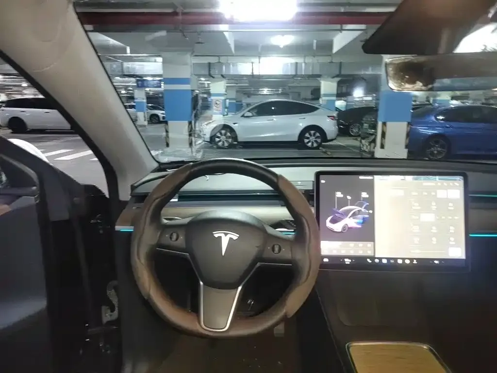 Tesla Model Y — фото 8