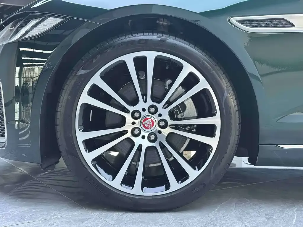 Jaguar XFL — фото 10