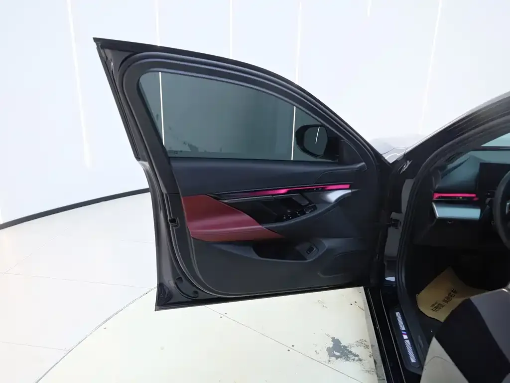 BMW i5 — фото 2