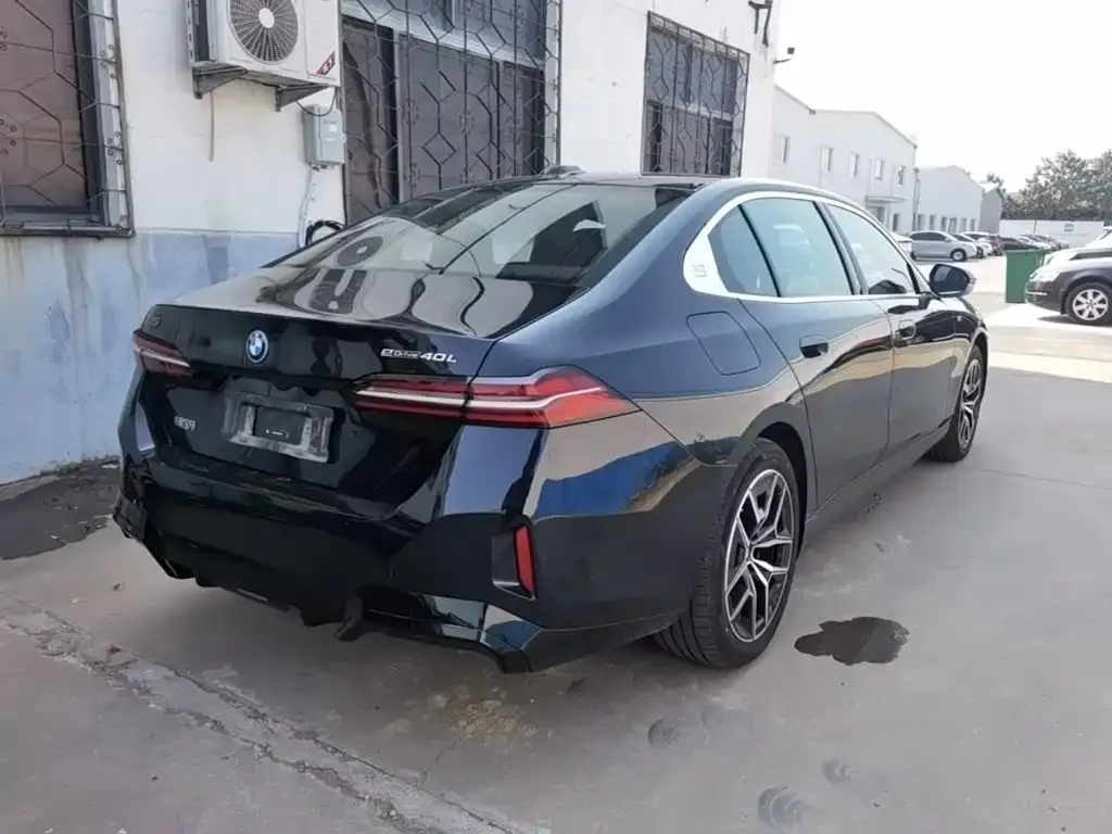 BMW i5 — фото 10