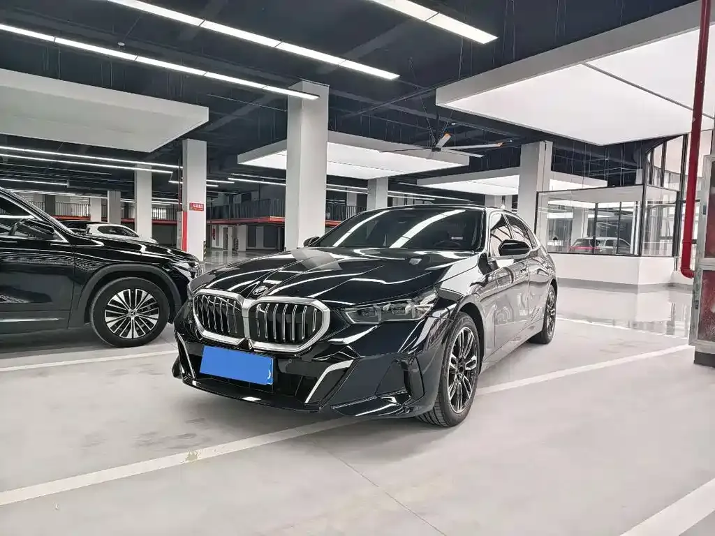 BMW 5 Series — фото 1