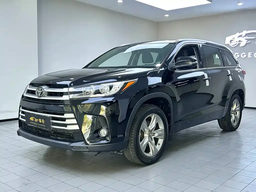 Toyota Highlander — фото 1