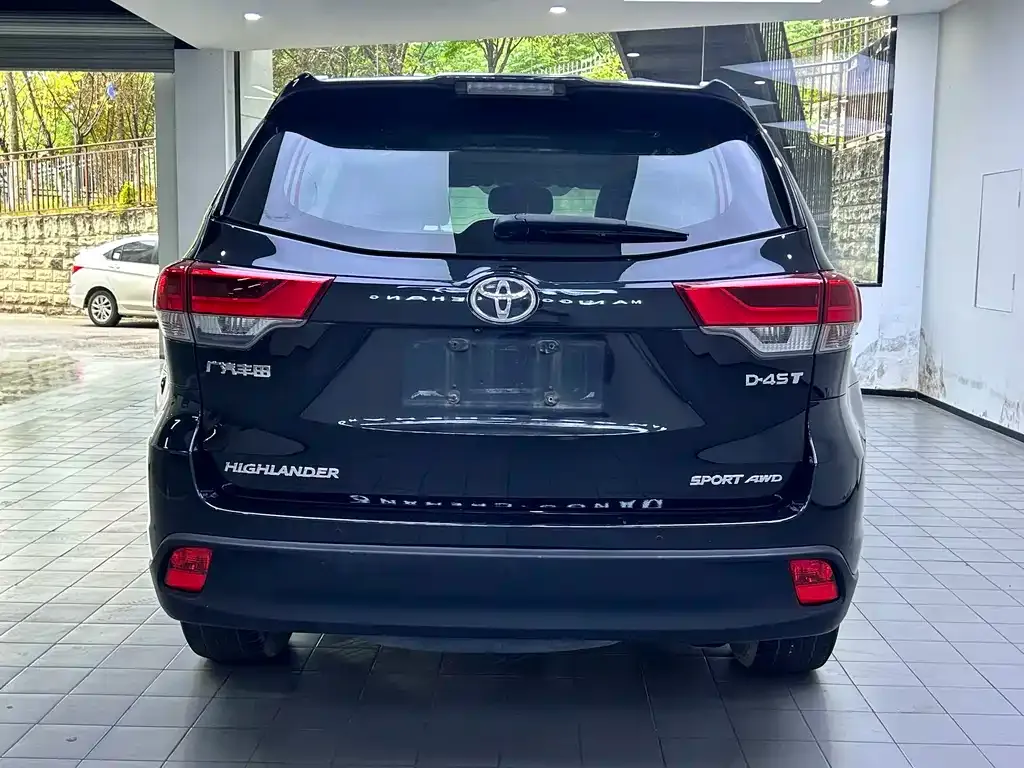 Toyota Highlander — фото 8