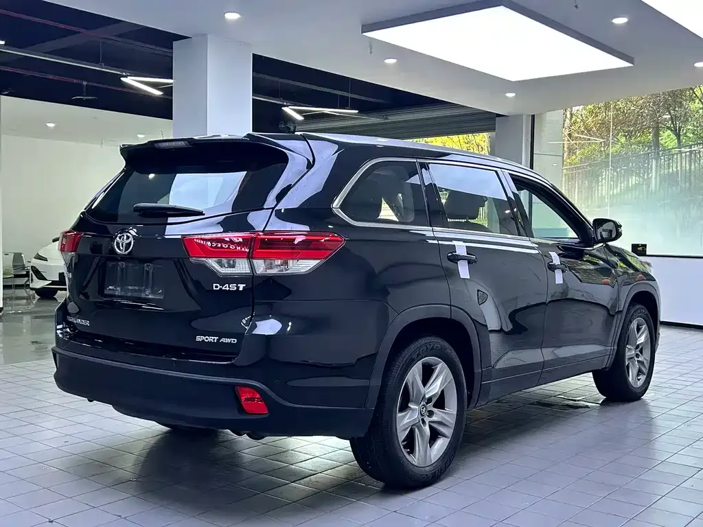 Toyota Highlander — фото 6