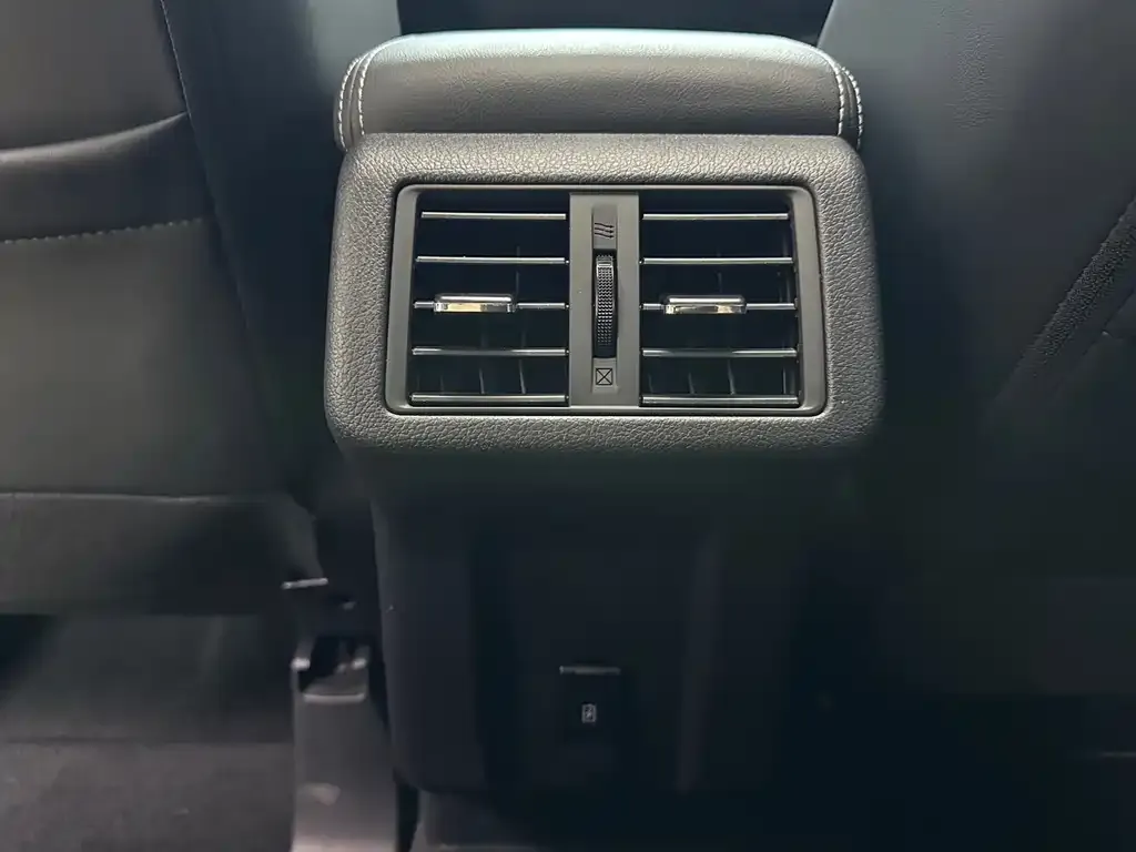 Mitsubishi Outlander — фото 2