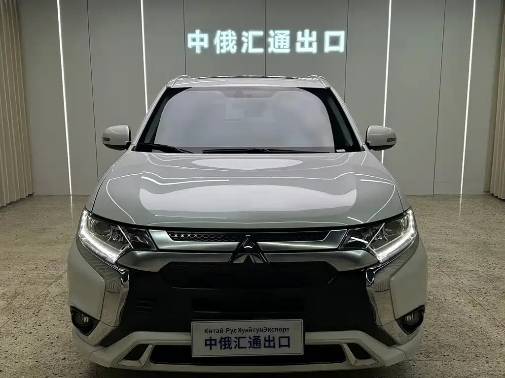 Mitsubishi Outlander — фото 10