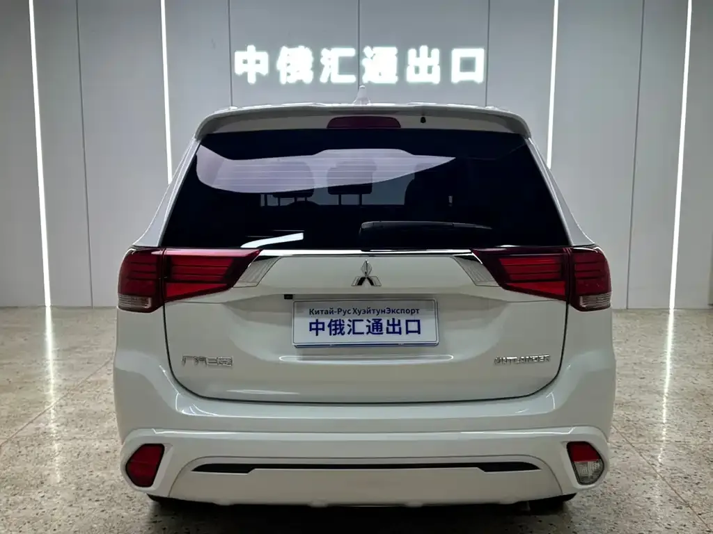 Mitsubishi Outlander — фото 3