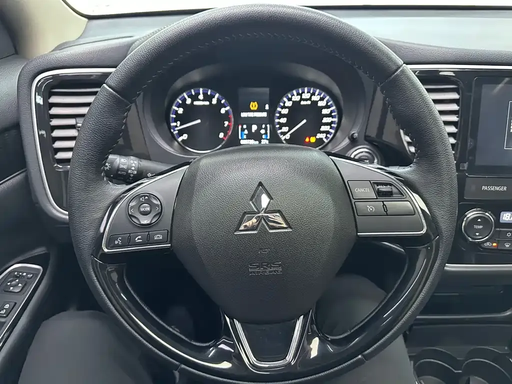 Mitsubishi Outlander — фото 8