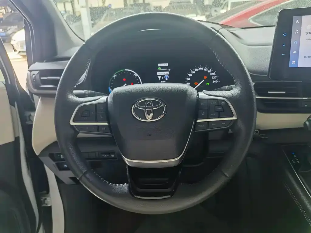 Toyota Sienna — фото 2