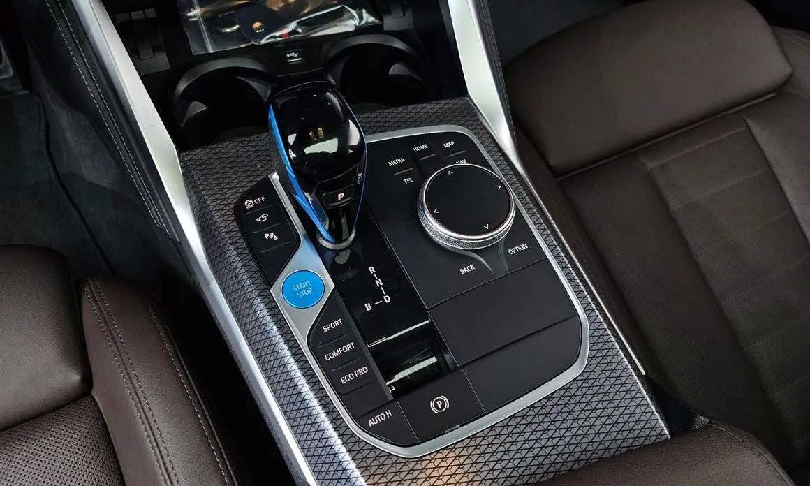 BMW i4 — фото 8