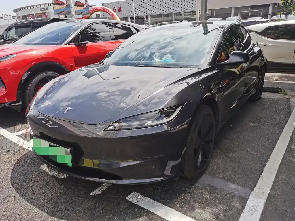 Tesla Model 3 — фото 1