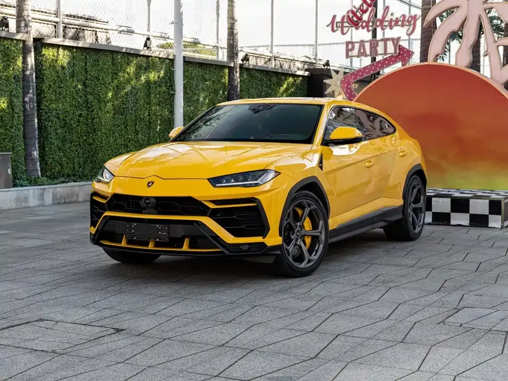 Lamborghini Urus — фото 1