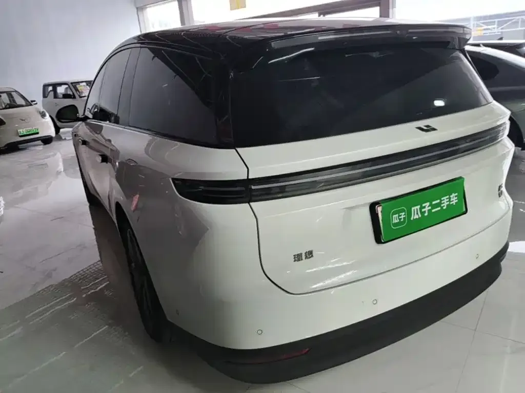 Li Auto i8 — фото 10