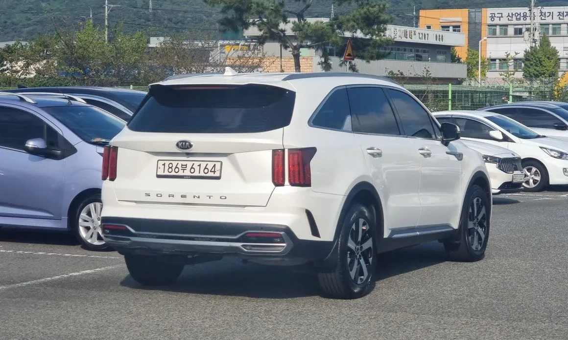 Kia Sorento — фото 6