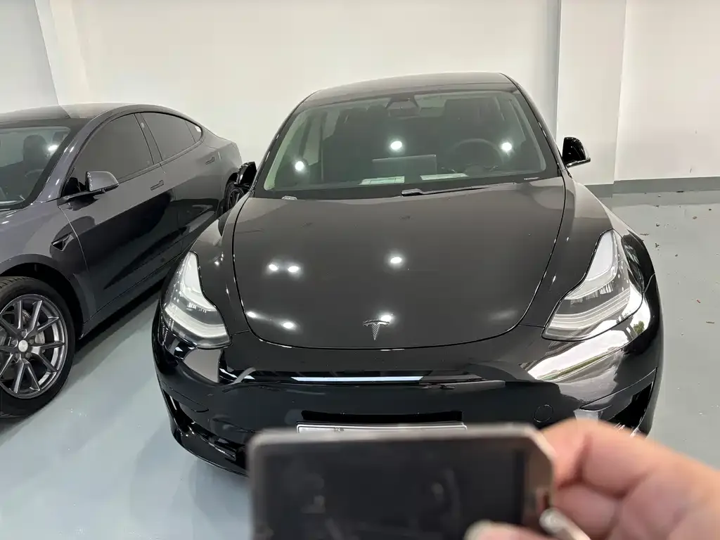 Tesla Model 3 — фото 4