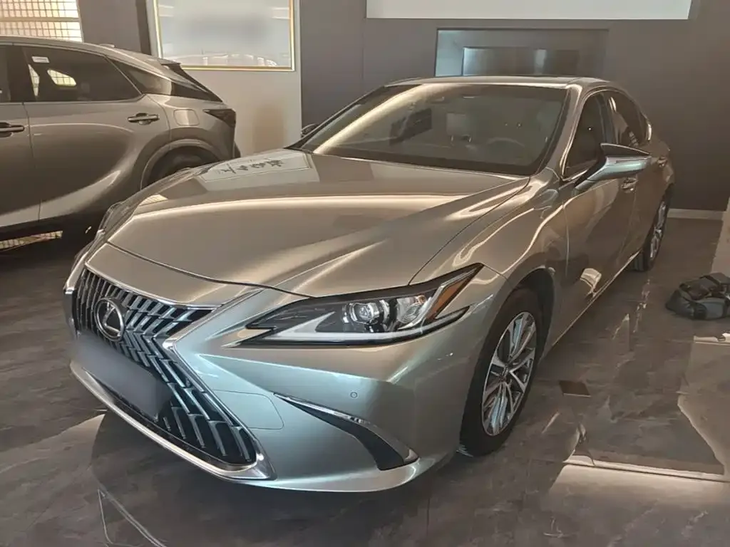 Lexus ES — фото 1