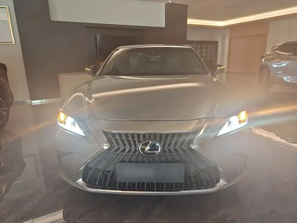 Lexus ES — фото 9