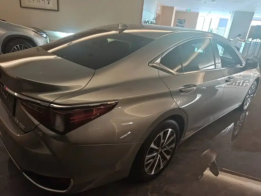 Lexus ES — фото 4