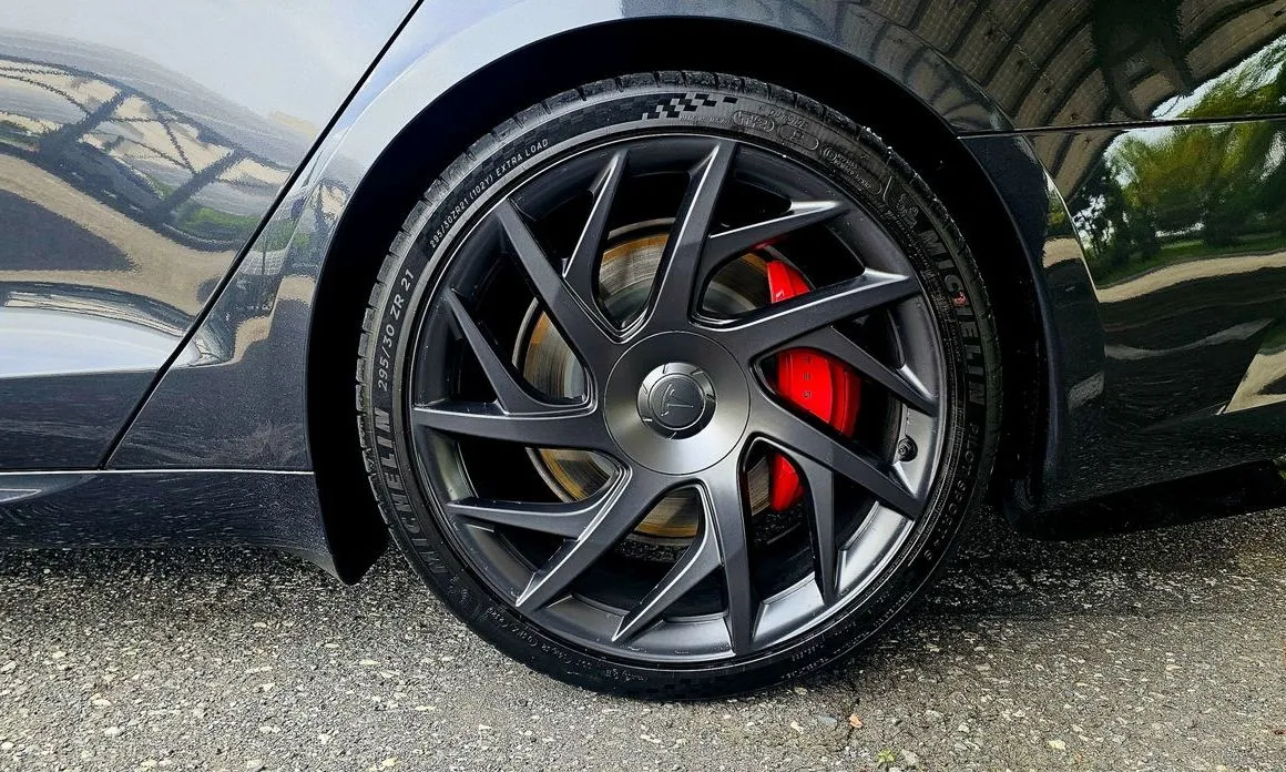 Tesla Model S — фото 10