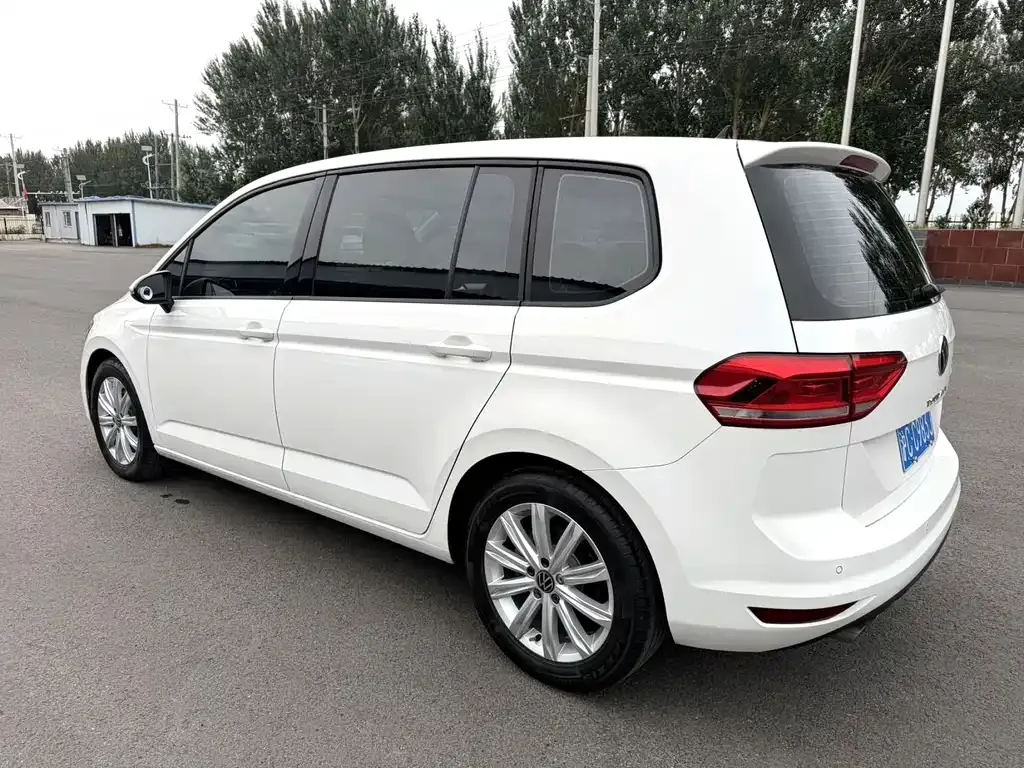 Volkswagen Touran — фото 9