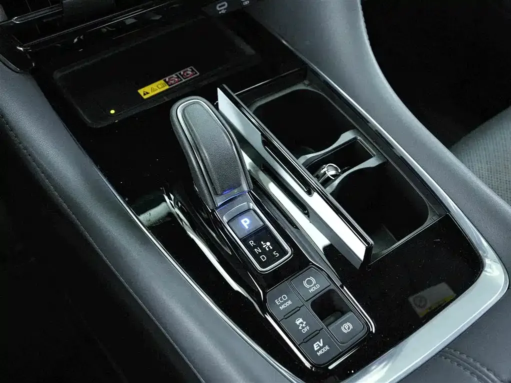 Toyota Vellfire — фото 10