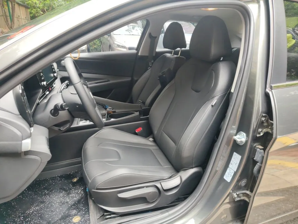 Hyundai Elantra — фото 10
