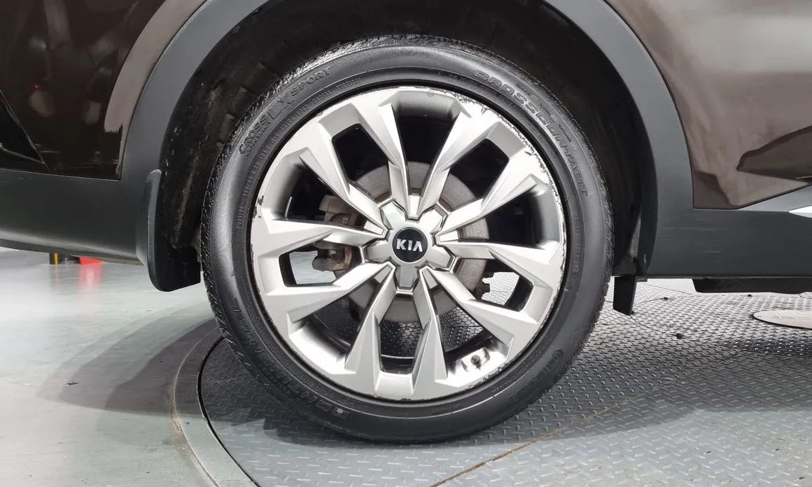 Kia Sorento — фото 9