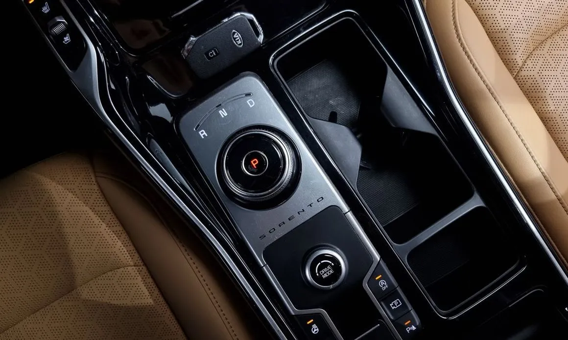 Kia Sorento — фото 8