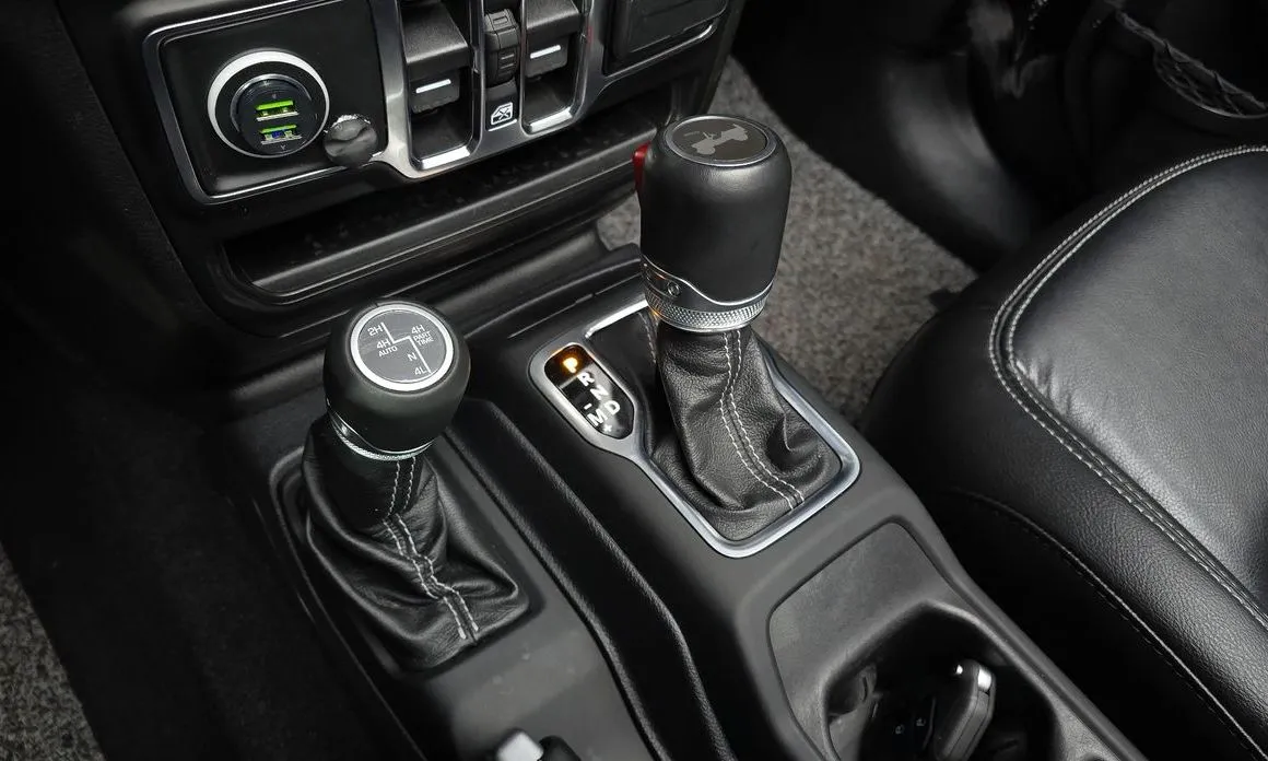 Jeep Wrangler — фото 6